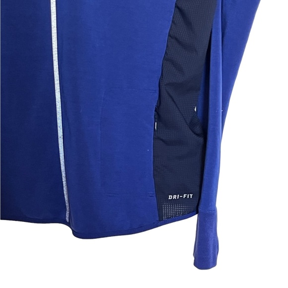 Nike Dri-Fit Hoody Jacket Womens size M with reflective striping - Picture 6 of 7